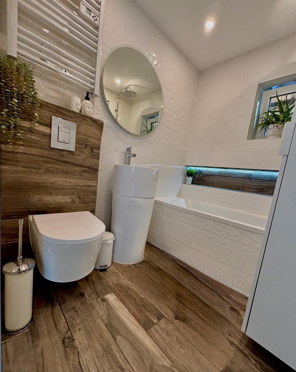 Shower, Toilet, Bathroom, Bath