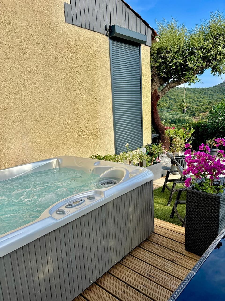 Day, Natural landscape, Garden, Hot Tub, Garden view