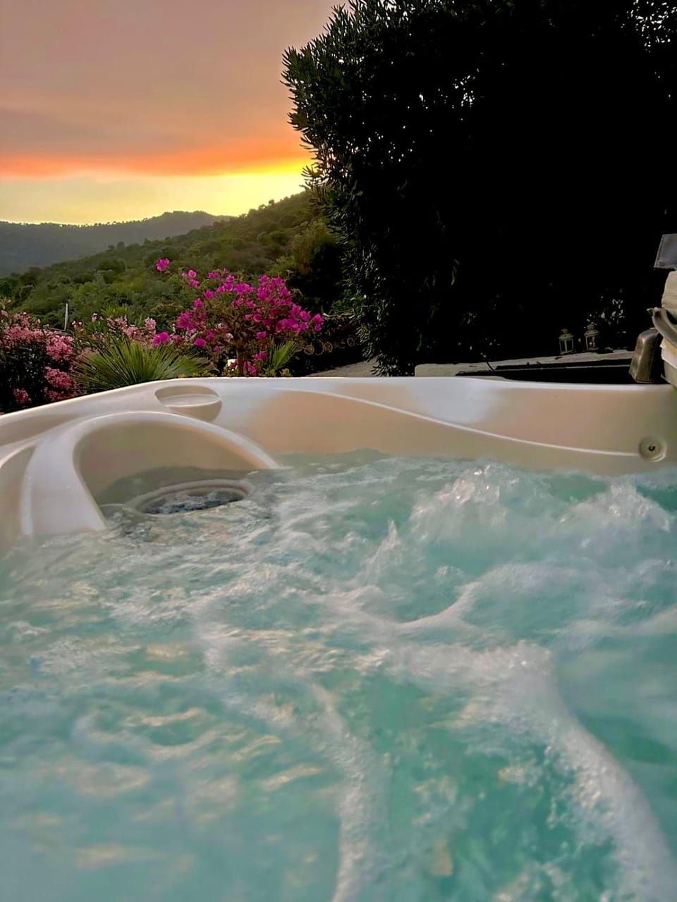 Natural landscape, Hot Tub, Mountain view