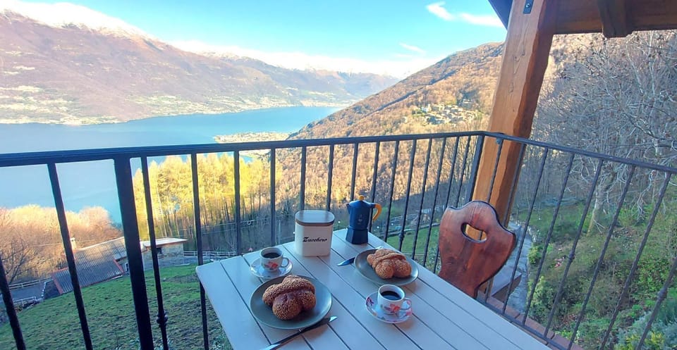 View (from property/room), Balcony/Terrace, Lake view, Mountain view