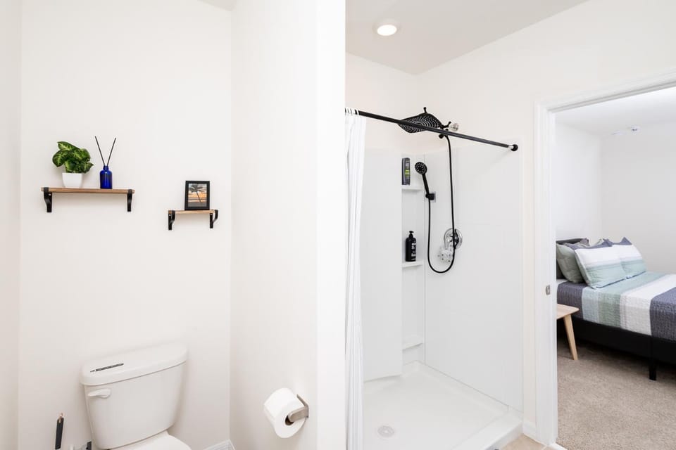 Shower, Toilet, Bedroom