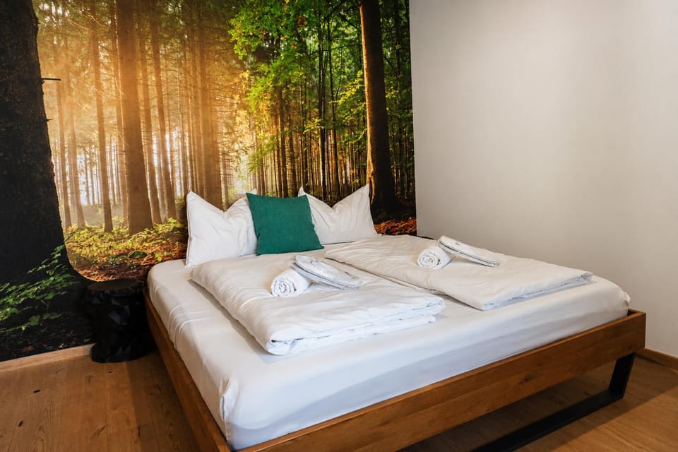 Bed, Bedroom, towels