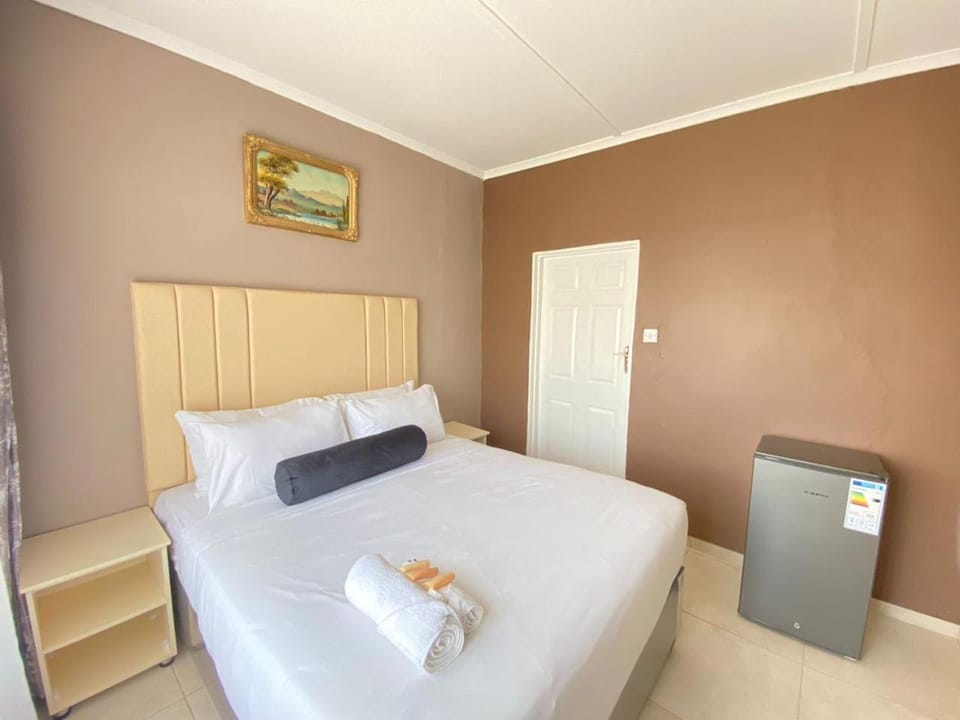 Bed, Photo of the whole room, Bedroom, towels, wardrobe