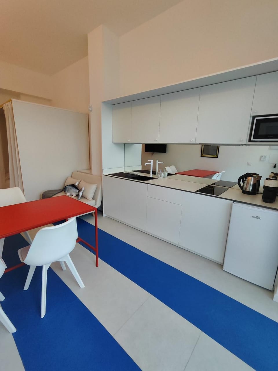 Kitchen or kitchenette, Dining area, stove, toaster
