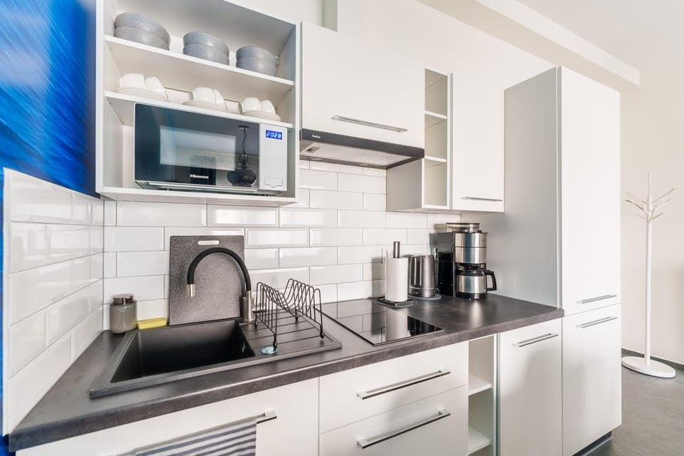 Coffee/tea facilities, Kitchen or kitchenette, dishwasher, minibar, stove