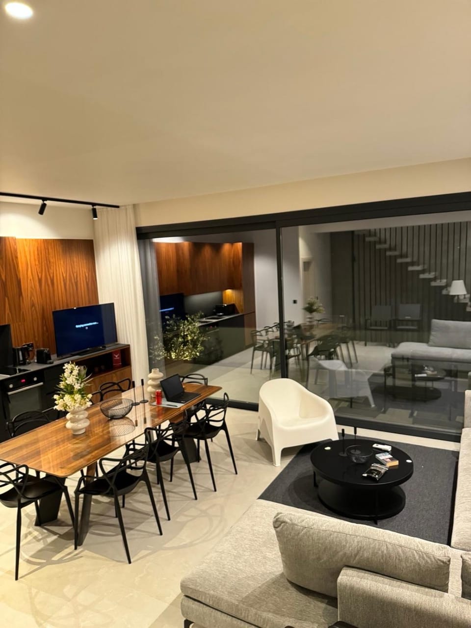 TV and multimedia, Kitchen or kitchenette, Living room, Seating area, Dining area, Evening entertainment
