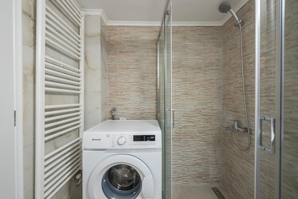 Bathroom, washing machine