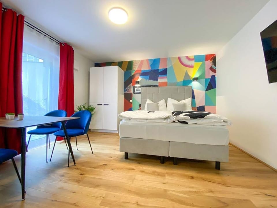 Bed, TV and multimedia, Living room, Photo of the whole room, Seating area, Dining area, Bedroom