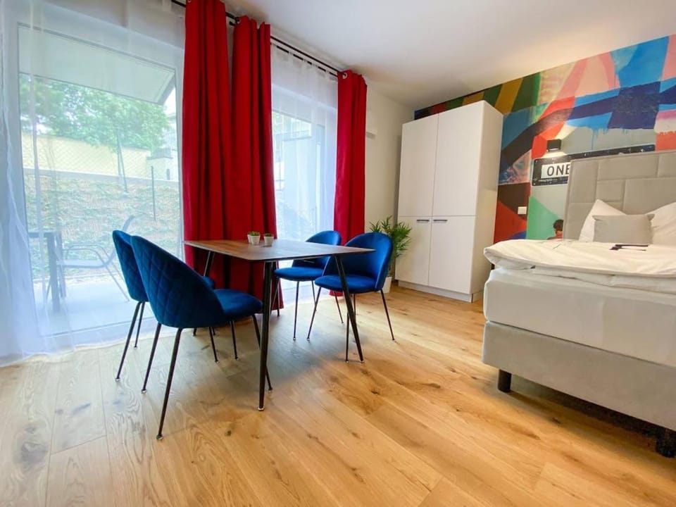 Bed, Living room, Photo of the whole room, Seating area, Dining area, Bedroom, hair dresser