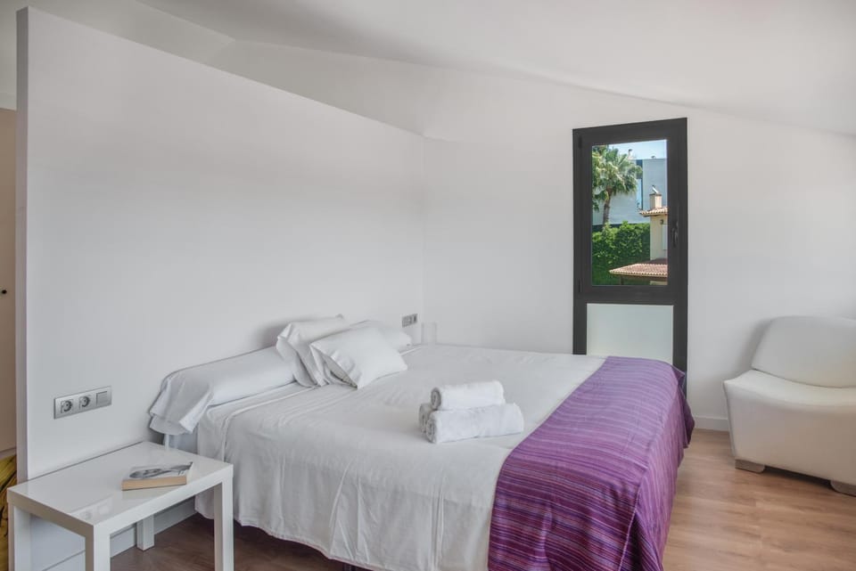 Property building, Living room, Bedroom