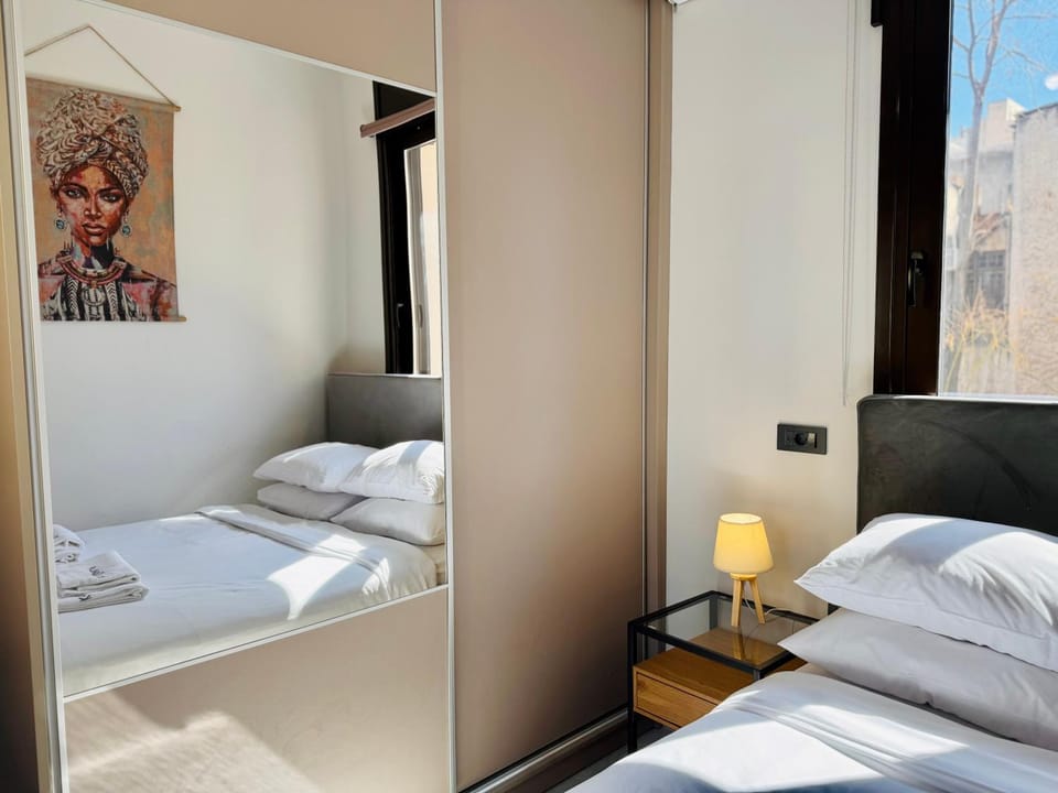 Bed, Photo of the whole room, Bedroom, towels
