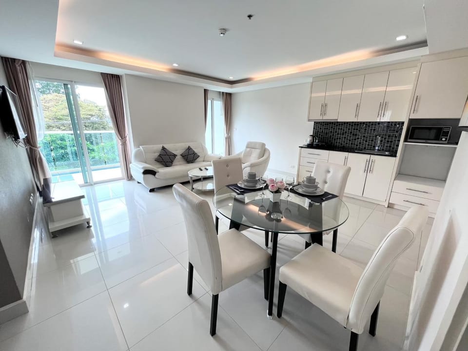 Kitchen or kitchenette, Living room, Dining area