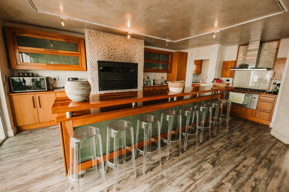 BBQ facilities, Kitchen or kitchenette, Lounge or bar, Dining area, oven, pet friendly