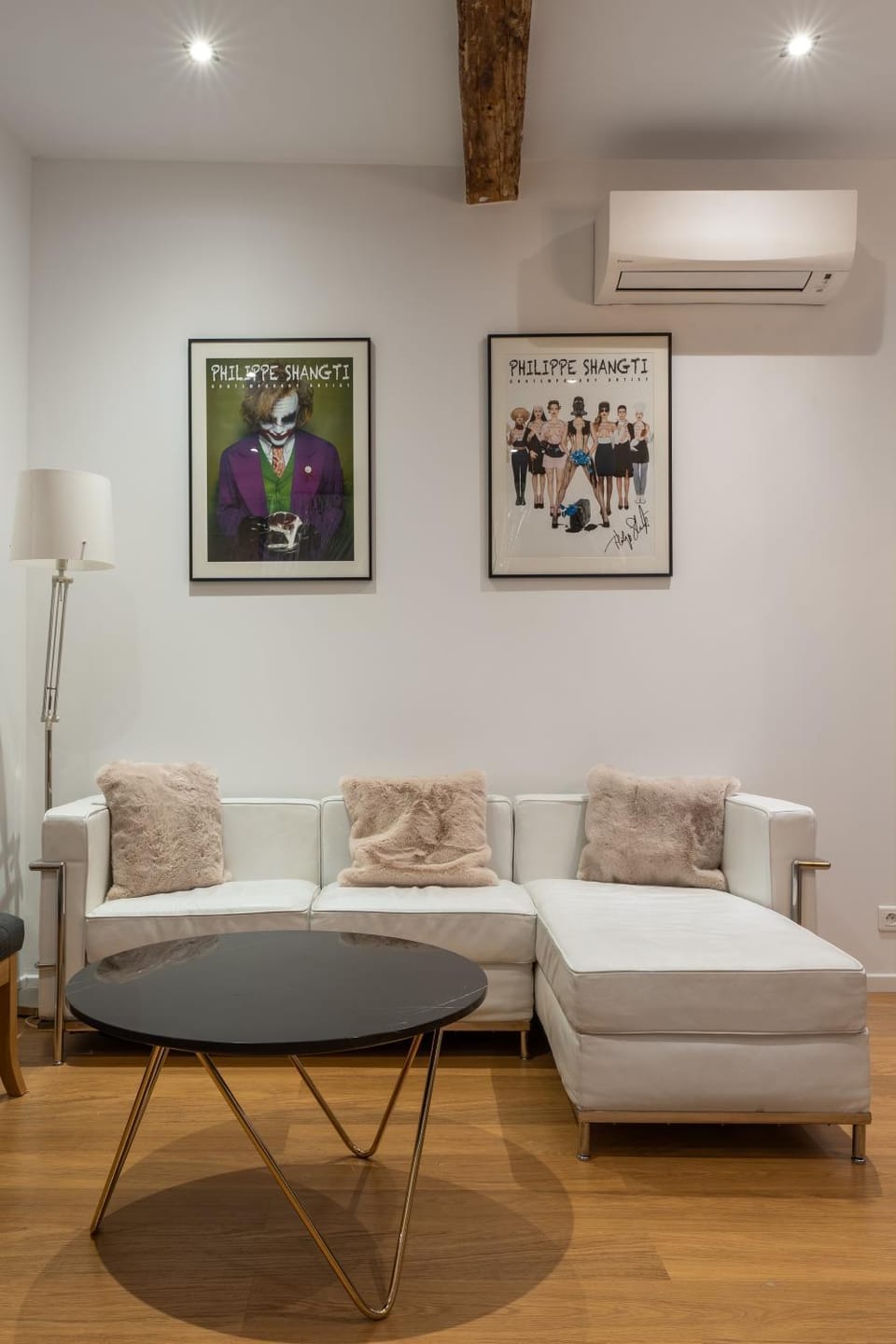 Living room, Seating area, air conditioner