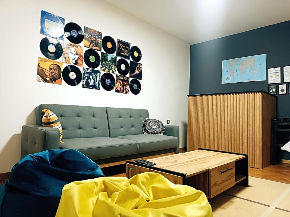Living room, Seating area