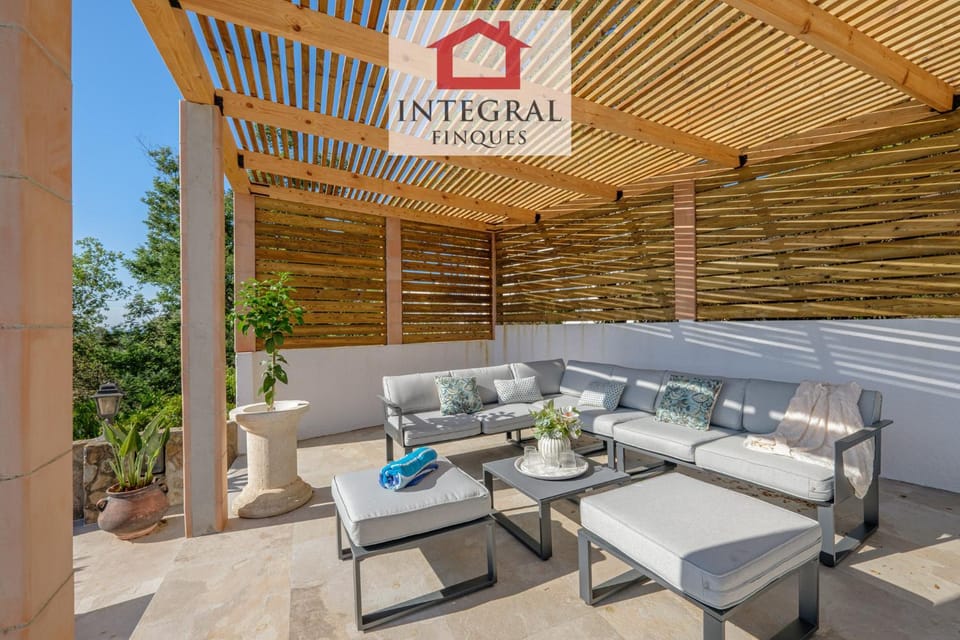 Spring, Off site, Summer, Seating area