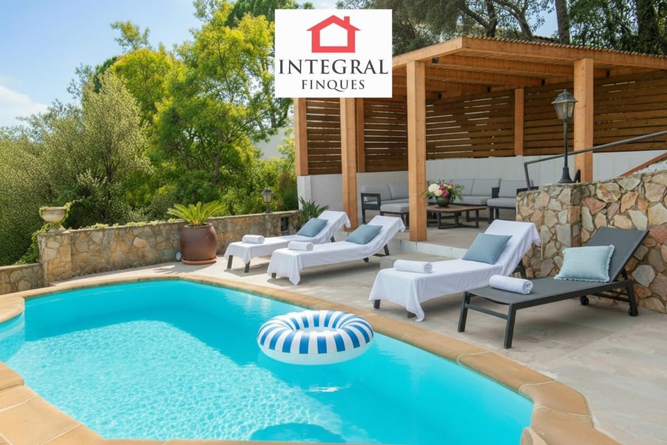 Property building, Summer, Swimming pool, sunbed