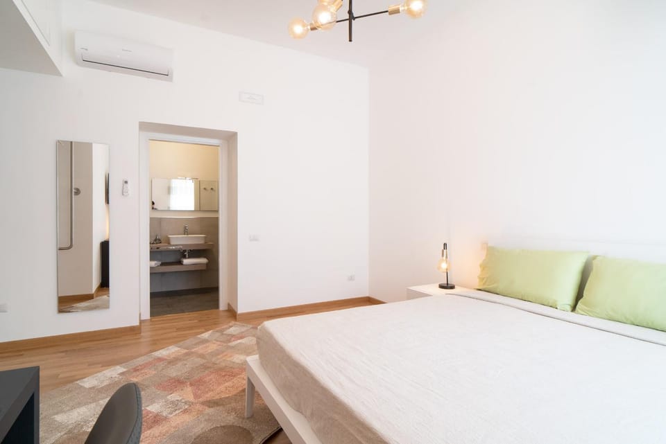Bed, Photo of the whole room, air conditioner