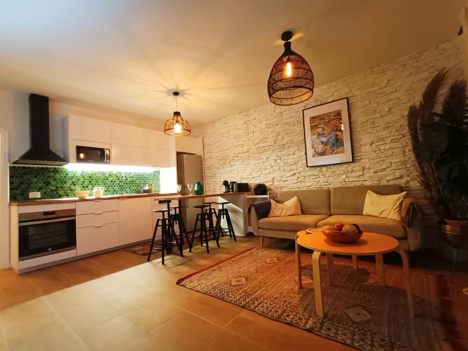 Kitchen or kitchenette, Living room, Seating area, Dining area, minibar, pet friendly, stove