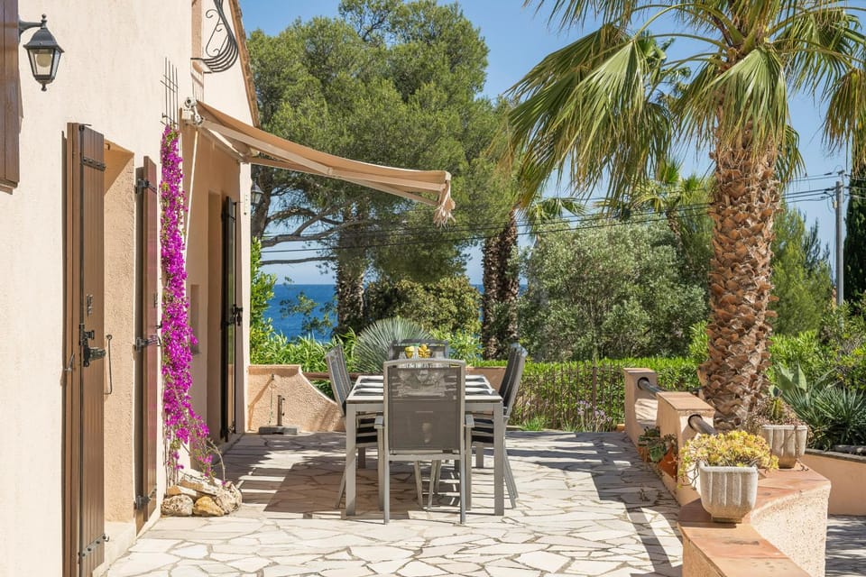 Property building, Patio, Spring, Day, Natural landscape, Garden, View (from property/room), Balcony/Terrace, Dining area, Garden view, Sea view