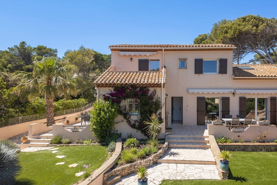 Property building, Patio, Spring, Day, Garden, Garden view