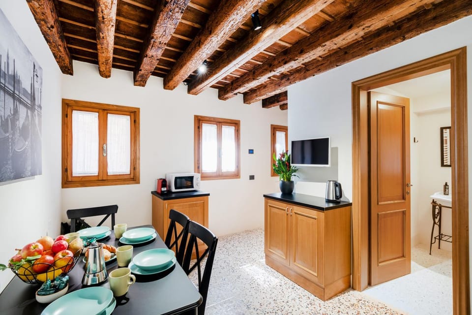 TV and multimedia, Kitchen or kitchenette, Living room, Dining area, minibar