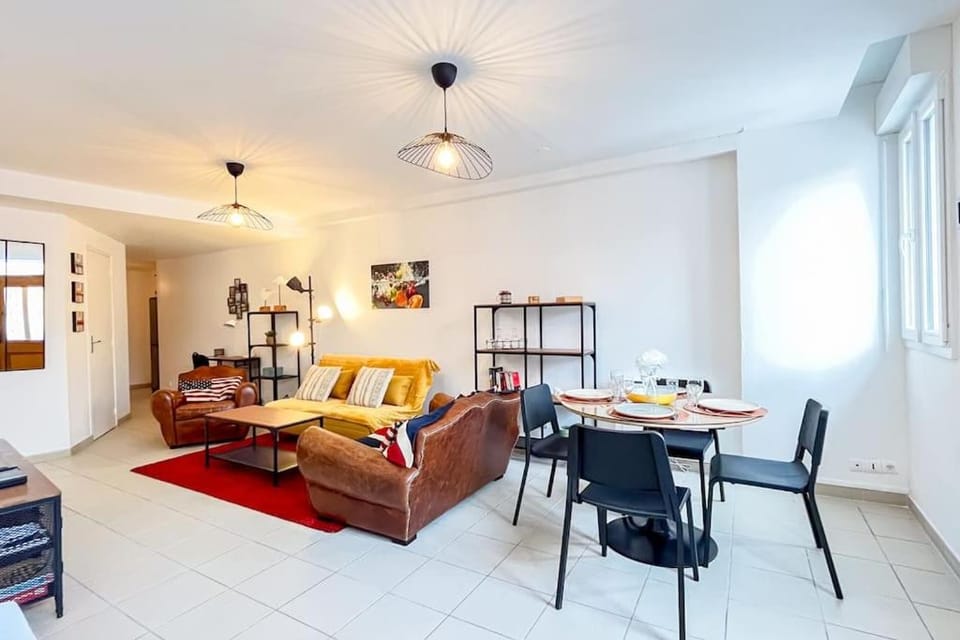 Living room, Seating area, Dining area