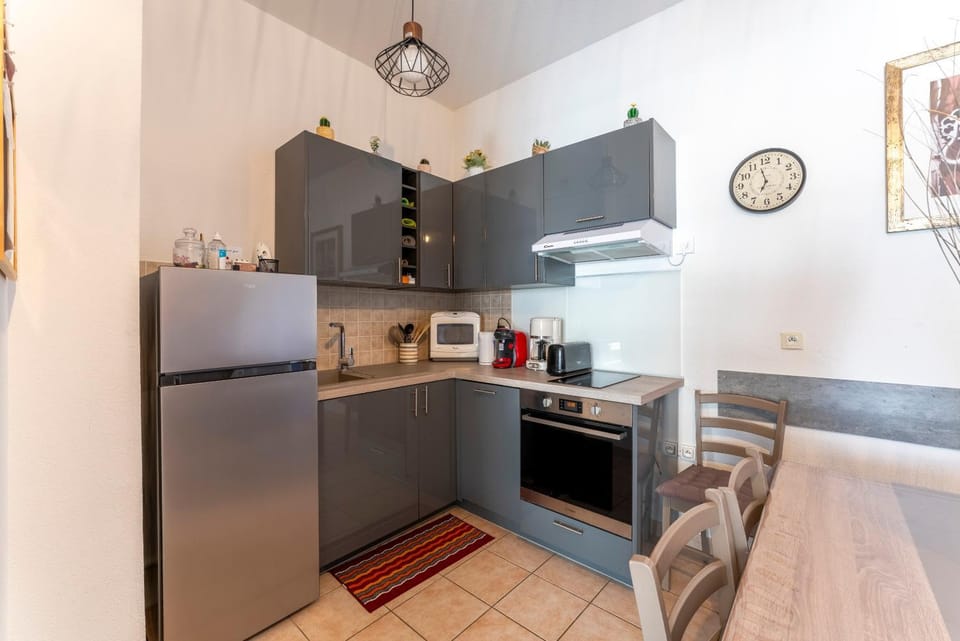 Kitchen or kitchenette, Living room