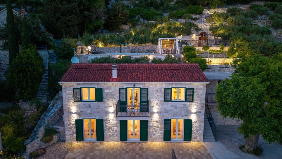 Property building, Natural landscape, Landmark view