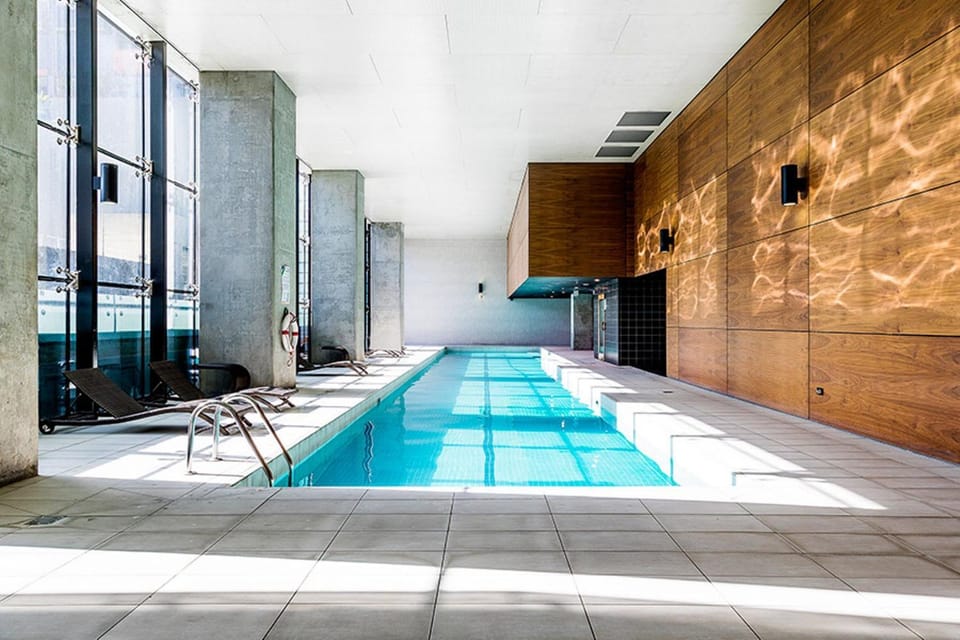 A Modern 2BR Apt with Harbour Views FREE Parking Apartment in Melbourne
