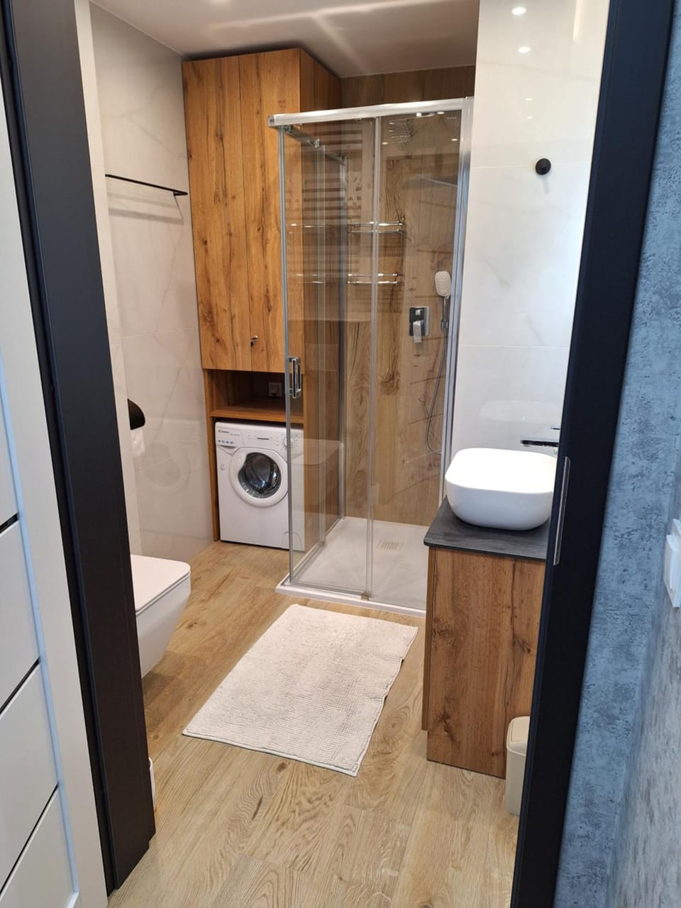 Bathroom, washing machine