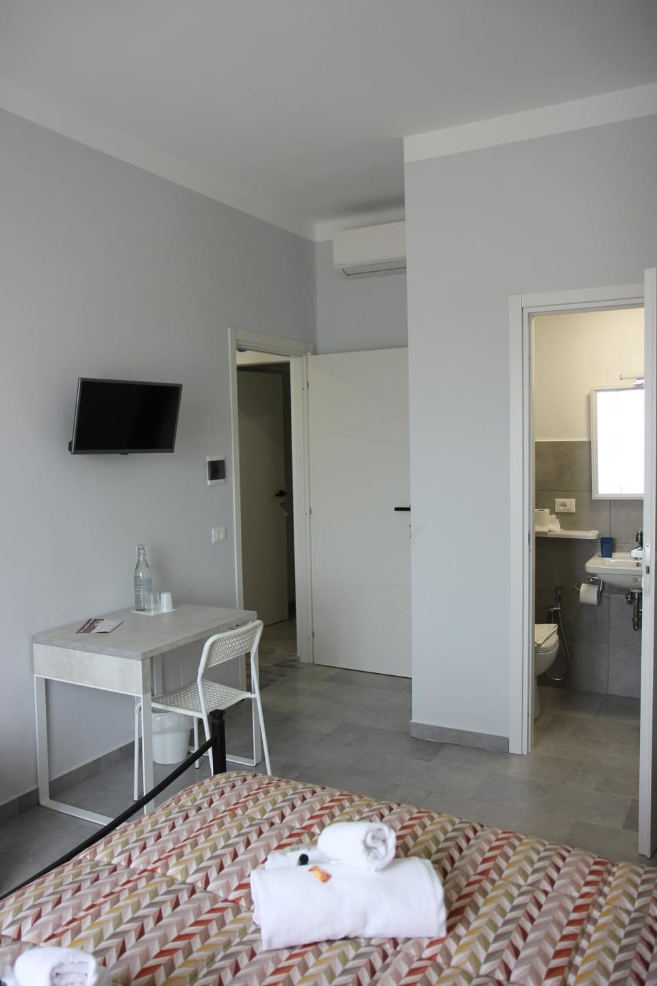 Bathroom, Kitchen or kitchenette, Bedroom, furniture, hair dresser