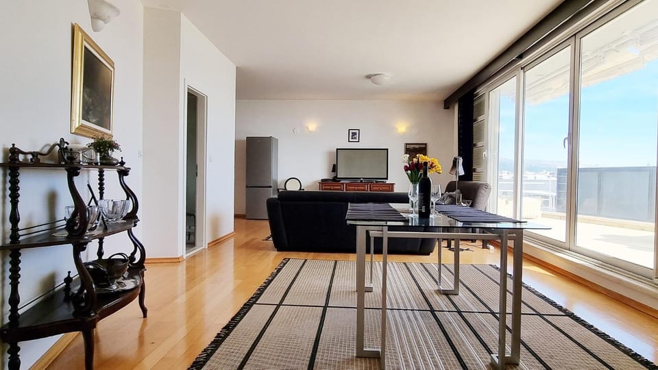 Living room, Seating area, Dining area