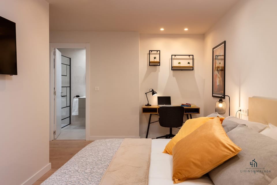Photo of the whole room, Bedroom