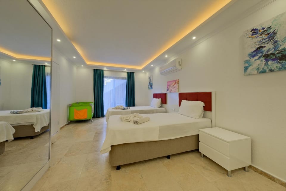 Bed, View (from property/room), cot, furniture, wardrobe, air conditioner