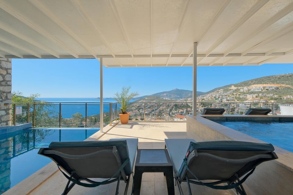 Hot Tub, View (from property/room), City view, Sea view, Swimming pool, sunbed