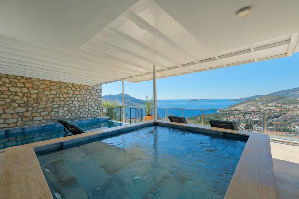 Hot Tub, Swimming pool