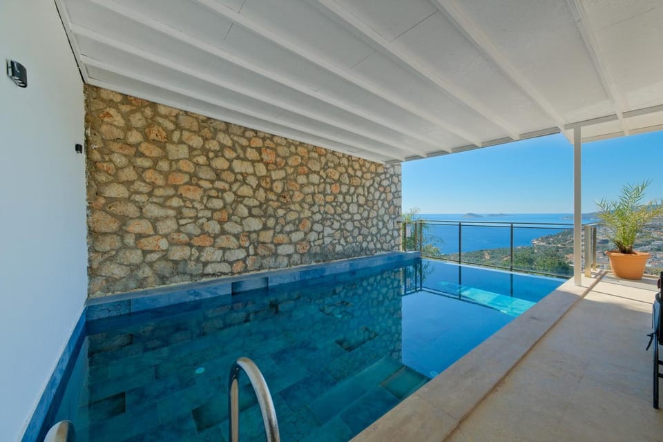 City view, Sea view, Swimming pool