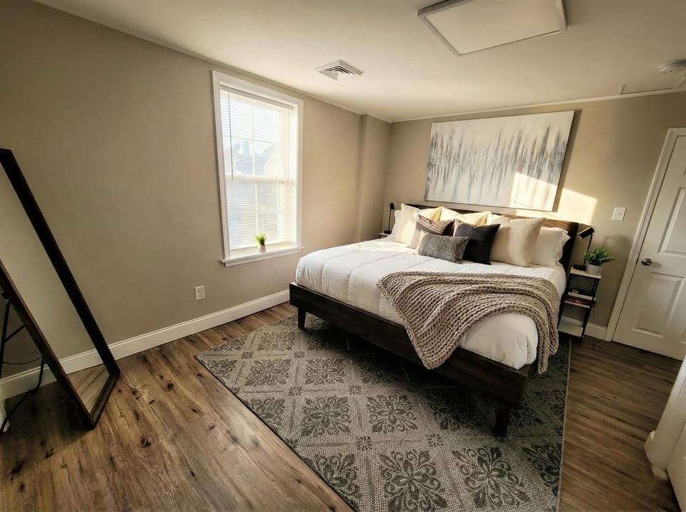 The loft at Park Place - 3rd floor walk up King and Queen beds fast WIFI and free coffee Apartment in Wilmington