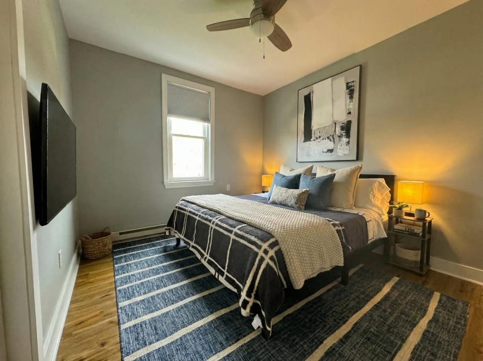 Modern cozy unit with King Bed Apartment in Wilmington