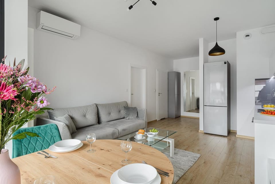 Kitchen or kitchenette, Living room, Seating area, Dining area