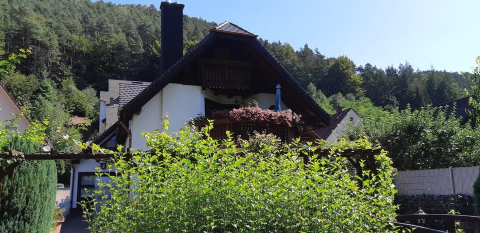 Property building, Spring, Day, Balcony/Terrace, Mountain view