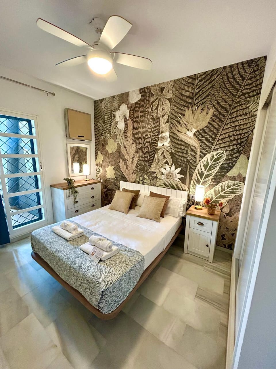 GATU SIROCO junto la playa, piscina, aire acc, terraza -Preferente mayores de 21 años y familias " Apartment in El Puerto de Santa María