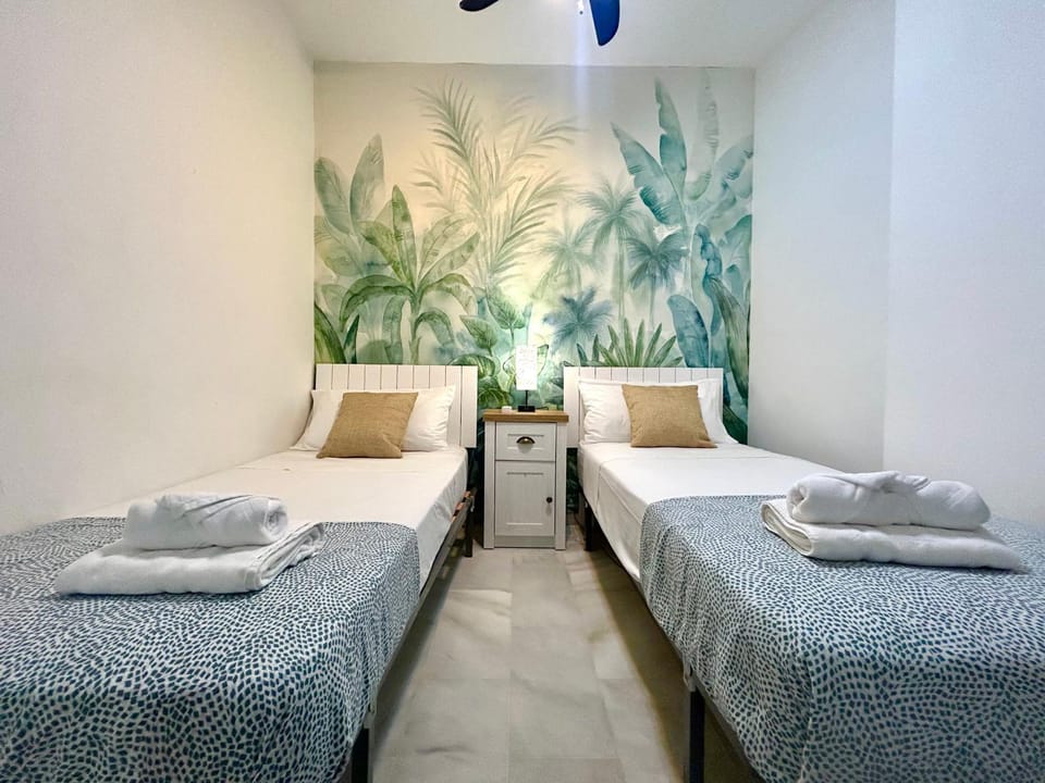 GATU SIROCO junto la playa, piscina, aire acc, terraza -Preferente mayores de 21 años y familias " Apartment in El Puerto de Santa María