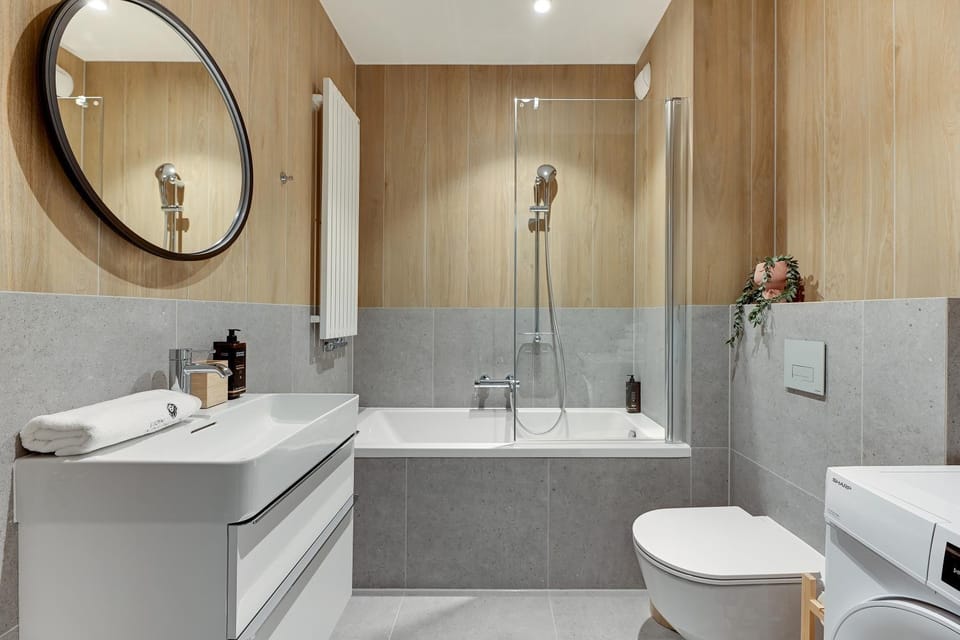 Shower, Toilet, Bathroom, Bath, towels