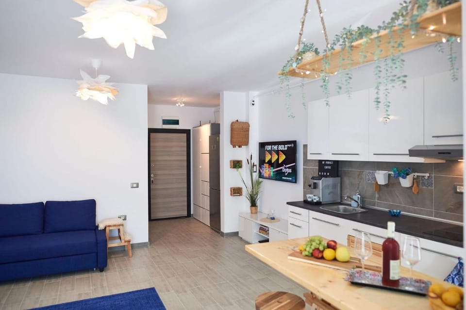 TV and multimedia, Kitchen or kitchenette, Seating area, Dining area, stove
