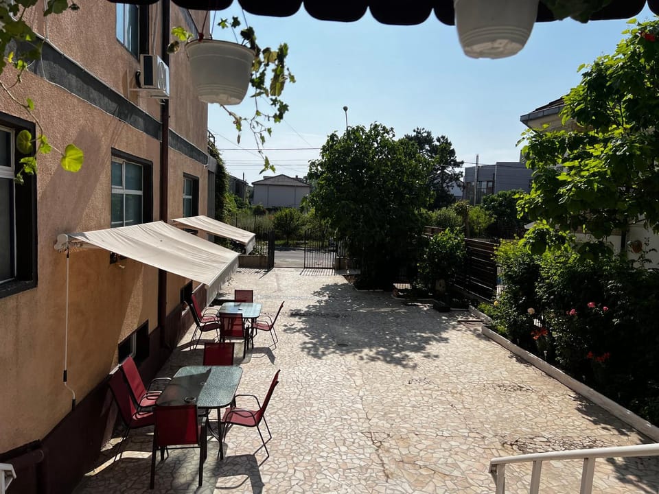 Property building, Day, Seating area