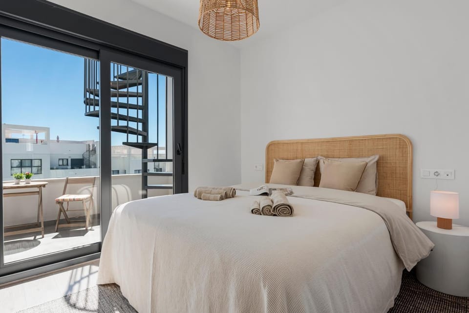 Casa Isa - Luxury Penthouse Seaview Apartment in Estepona