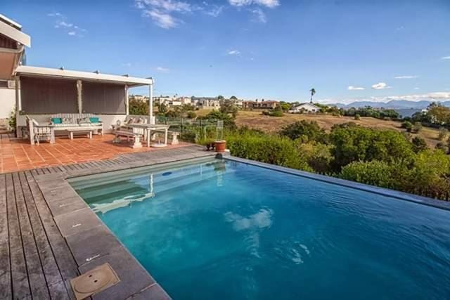 4 Bedroomed Holiday Home With Extensive Views House in Plettenberg Bay