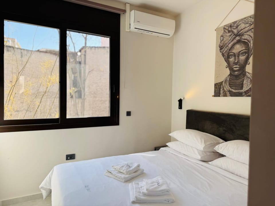 Bed, Photo of the whole room, Bedroom, towels, air conditioner